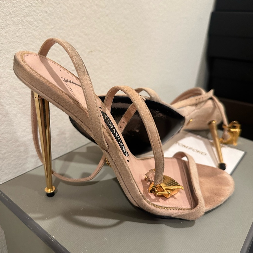 Tom ford women’s size 40 Swede strap heels with lock